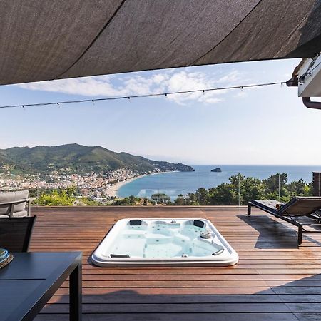 Spettacolare Vista Isola Terrazza E Idromassaggio Villa Noli Exteriör bild