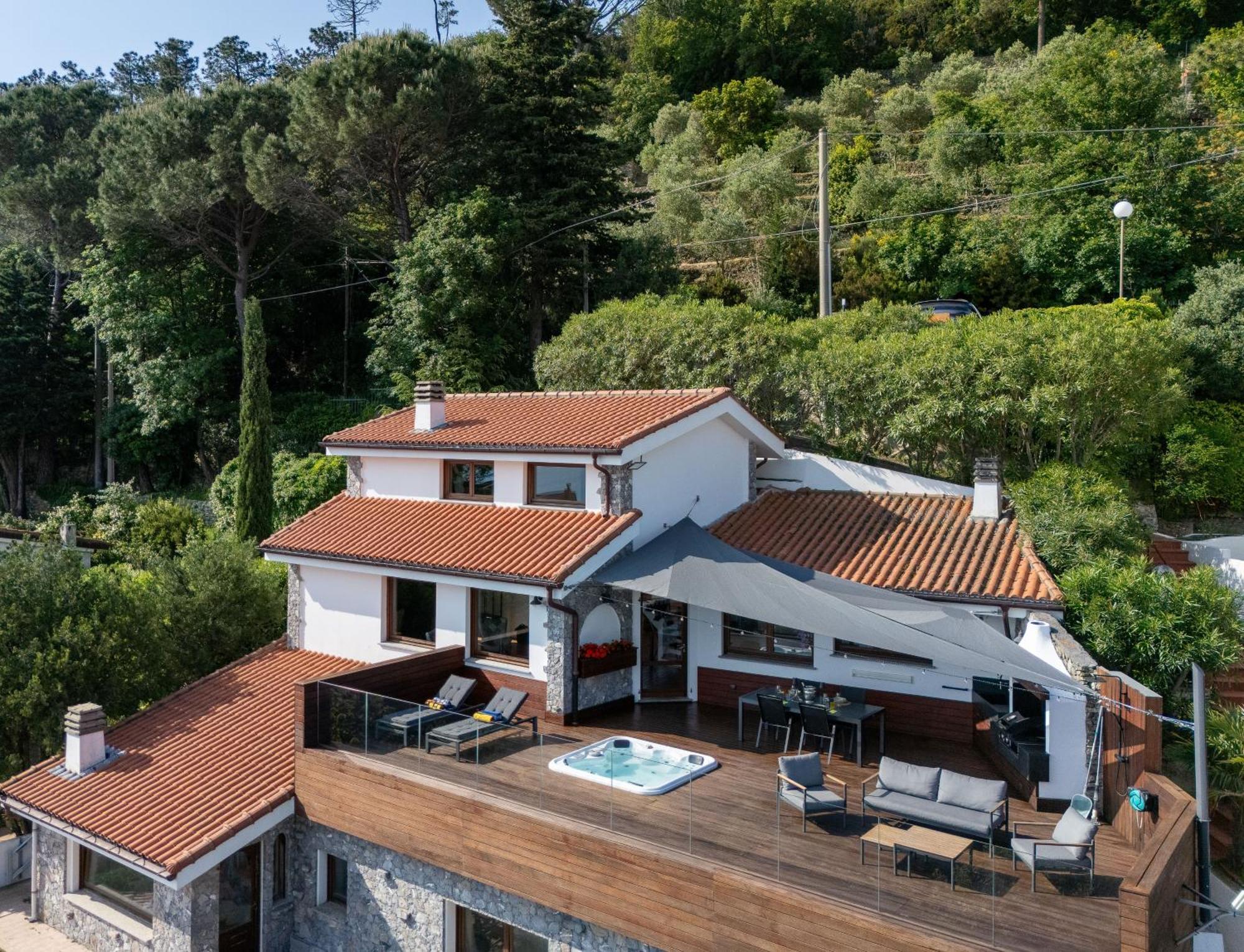 Spettacolare Vista Isola Terrazza E Idromassaggio Villa Noli Exteriör bild