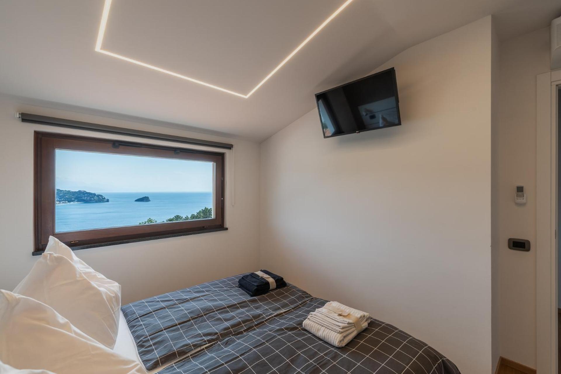 Spettacolare Vista Isola Terrazza E Idromassaggio Villa Noli Exteriör bild